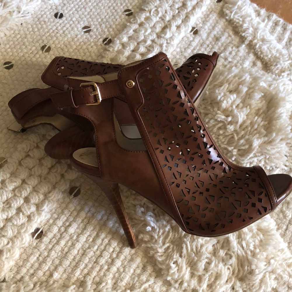 GUESS Heels - Picture 3 of 7
